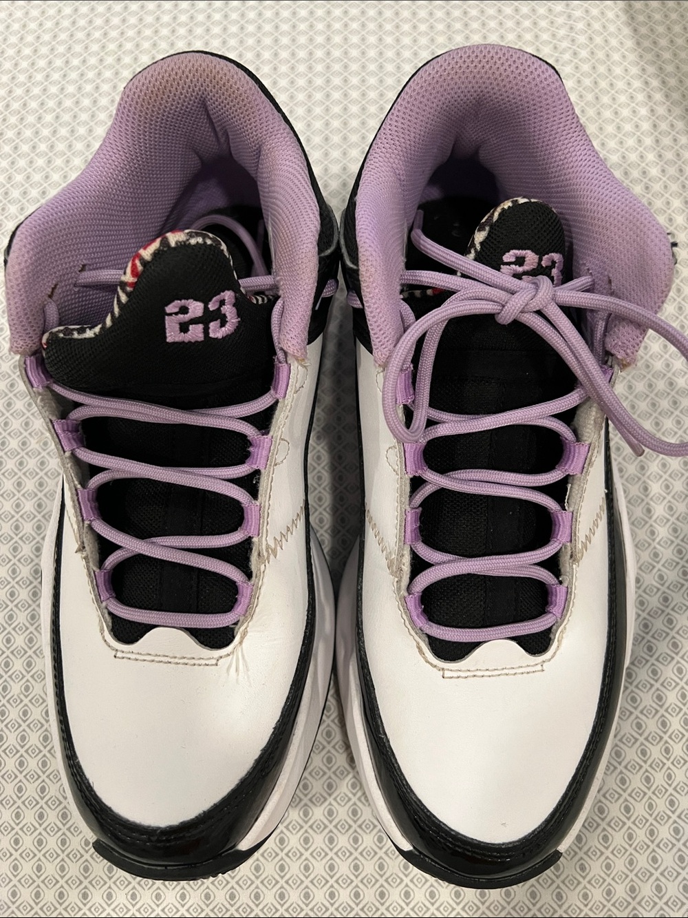 White & Black Sneakers with Lavender Accents - '23 Detail